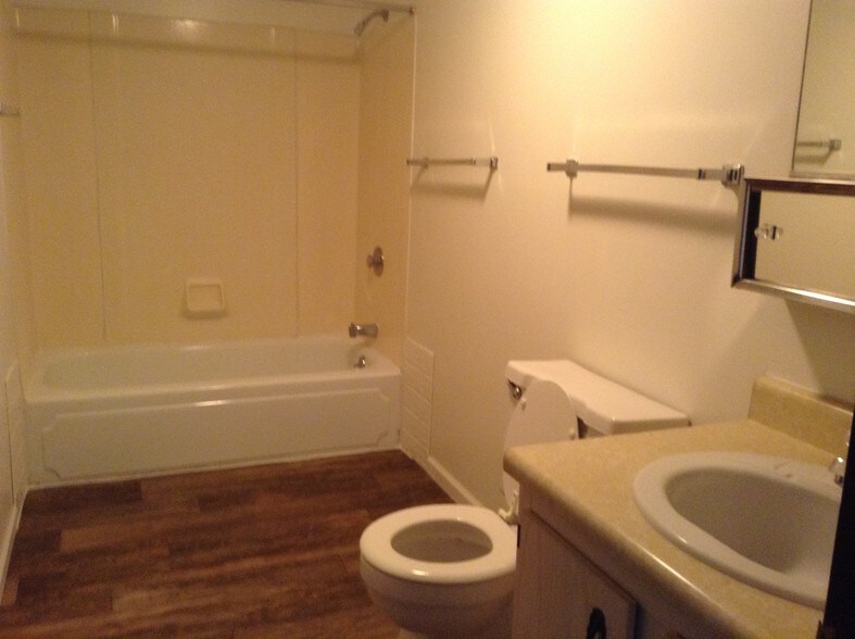 Bathroom Fixtures Vernon chesterfield village apt rentals - mount vernon, il | apartments Bathroom Fixtures Vernon chesterfield village apt rentals - mount vernon, il | apartments