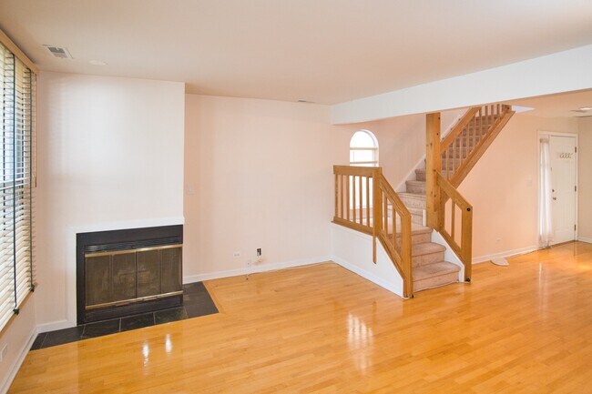 Building Photo - 1170 S Plymouth Ct