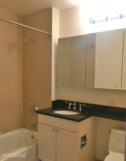 Foto del edificio - 226 E 3rd St