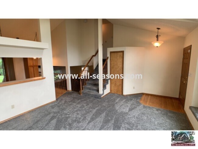Foto del edificio - Beautiful home across from park in Fairfax!
