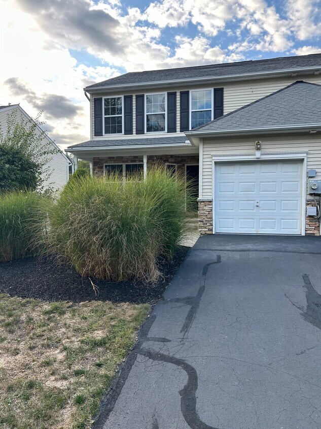 Foto principal - 140 S Chestnut Rd