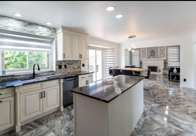 Building Photo - 54275 Talon Ct