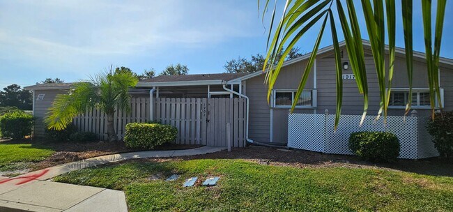 Foto del edificio - Cocoa North Patio Home Including Internet and Basic Cable-3 Bedroom with Community Pool