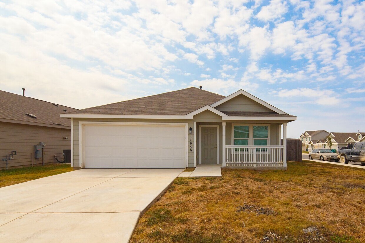 Primary Photo - Like New Home In Mission Del Lago