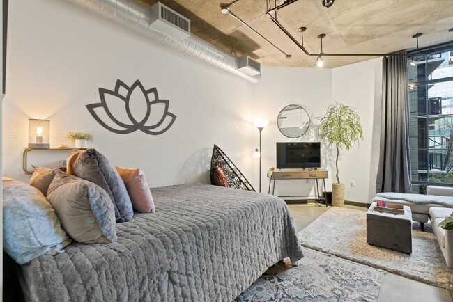 Photo - **FURNISHED** Streetcar Lofts studio w/par...