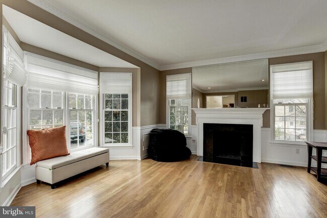 Building Photo - 8809 Saunders Ln