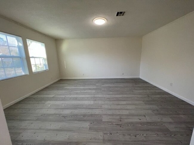 Foto del edificio - 3 Bedroom, 1 Bath Home