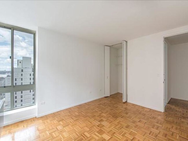 Foto del edificio - 21 Waverly Pl