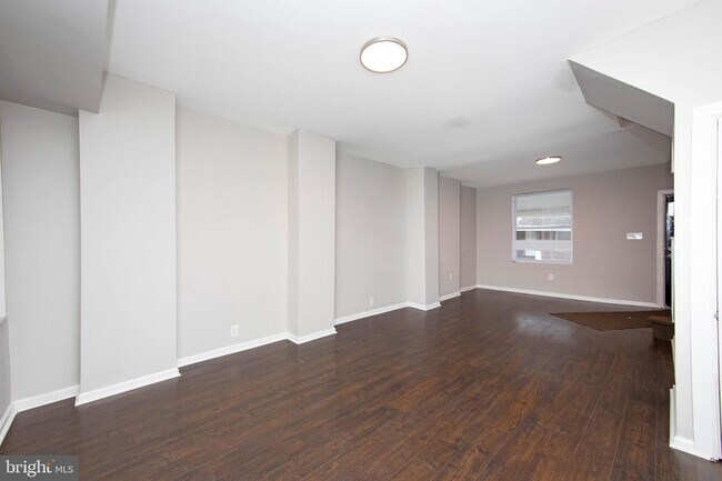 Building Photo - 5449 Delancey St