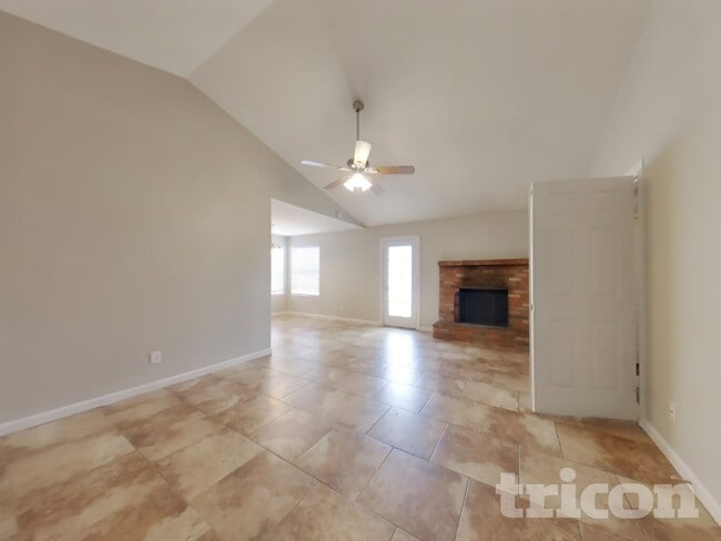 Foto del edificio - 6926 W Cameron Dr