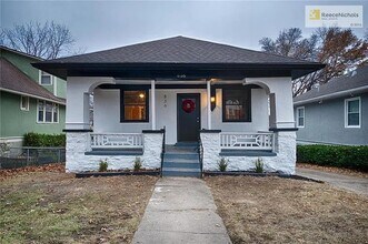 Building Photo - 836 E 72nd St