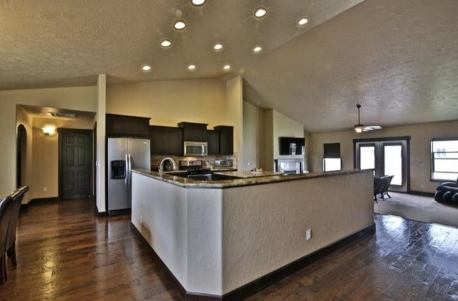 Building Photo - 8783 N Boysenberry Loop