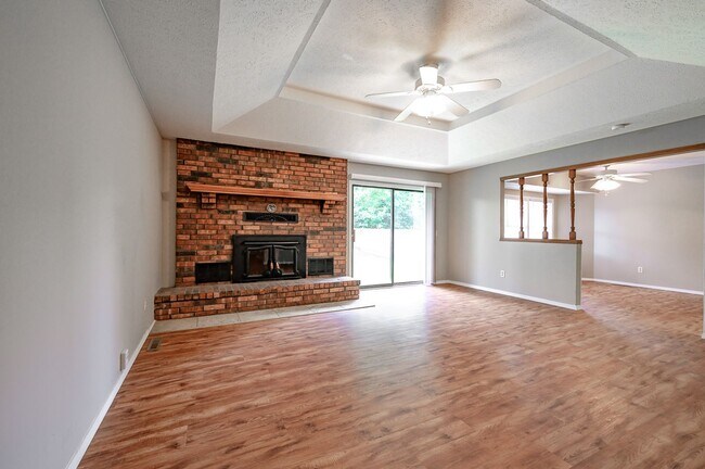 Building Photo - LEASING