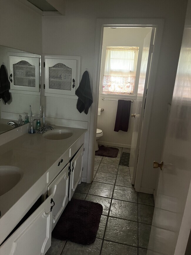 Building Photo - 826 Harrison Ave