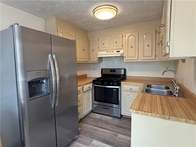 Foto del edificio - 456 Hunting Creek Rd