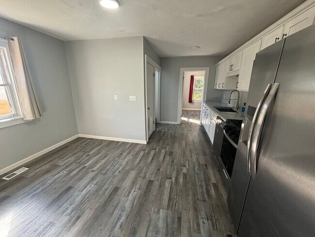 Building Photo - Pet Friendly Single Family home