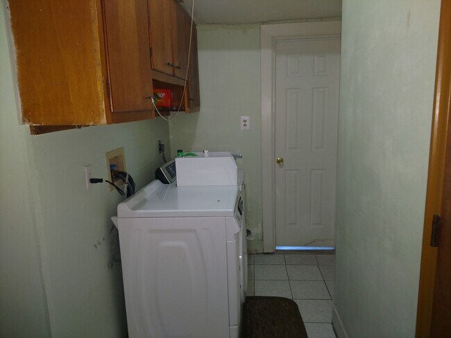 Laundry Room - 11 Dyckman Dr