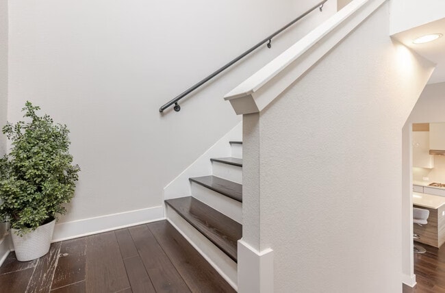 Building Photo - 6108 Seville Dr
