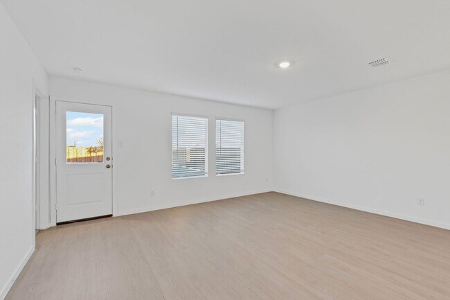 Building Photo - 4BR with large backyard and appliances inc...