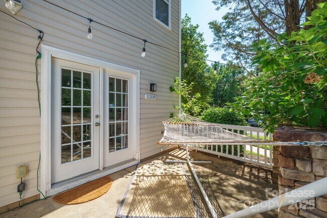 Foto del edificio - 11339 Dundarrach Ln