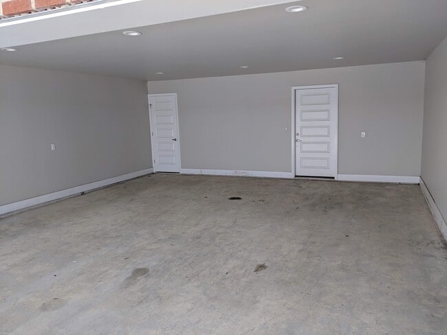 Building Photo - 102 Ragin Lofts Aly