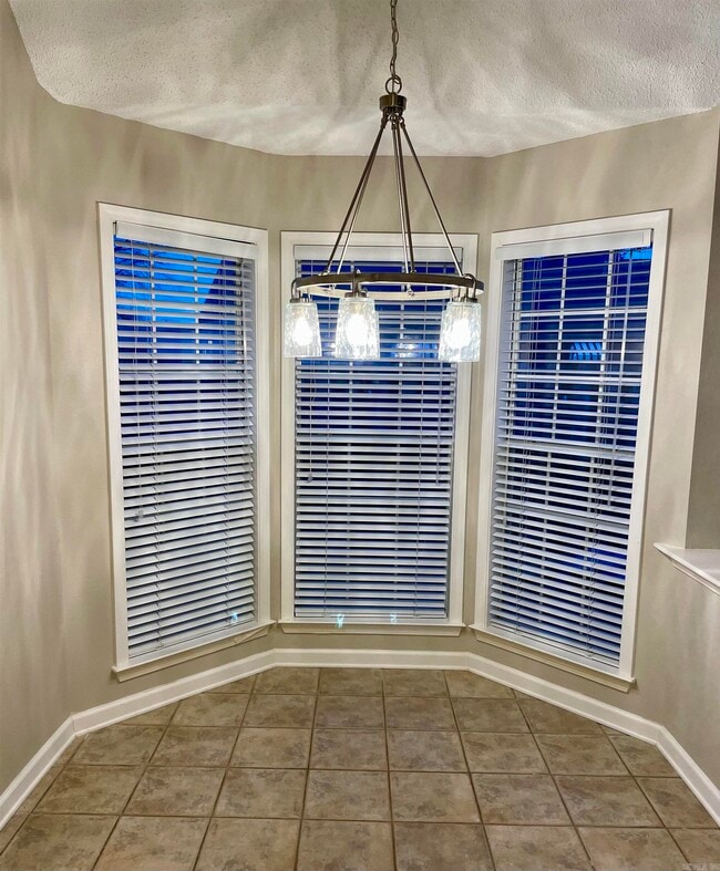 Building Photo - 404 Country Squire Ln