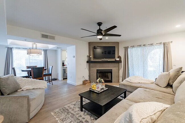 Foto del edificio - 9460 E Mission Ln
