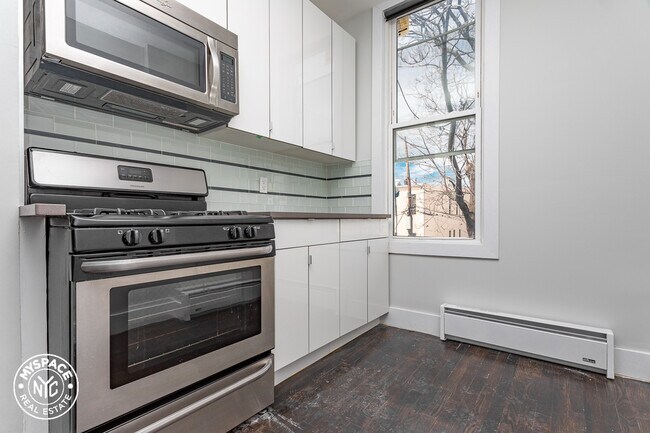Building Photo - 1629 Summerfield St