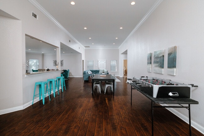 Building Photo - 3014 Falls Dr