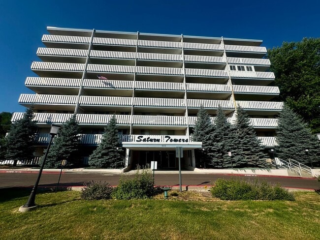 Building Photo - 900 Saturn Dr