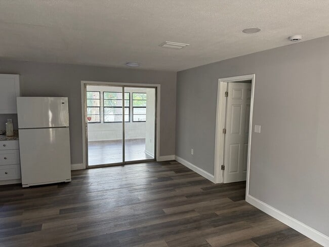 Building Photo - Water View - Remodeled 4 bedroom and 2 bath -  Sunroom
