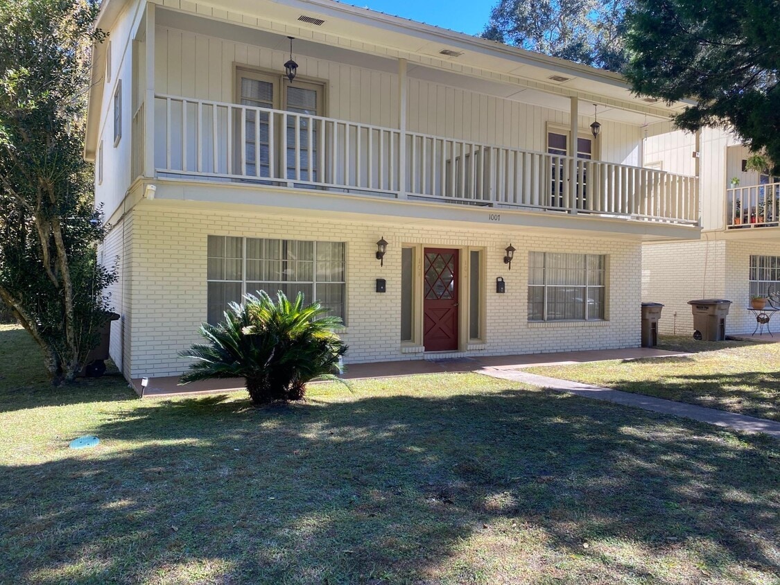 Townhome with balcony - 1015 SW McFarlane Ave