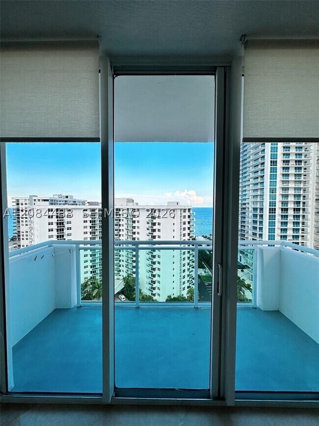 Foto del edificio - 3000 S Ocean Dr