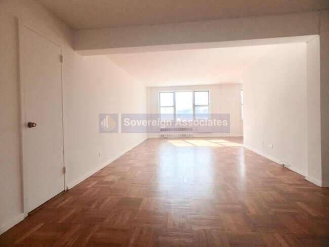 Building Photo - 3555 Oxford Avenue