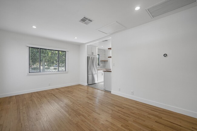 Building Photo - NO AVAILABILITY- 654 Ozone