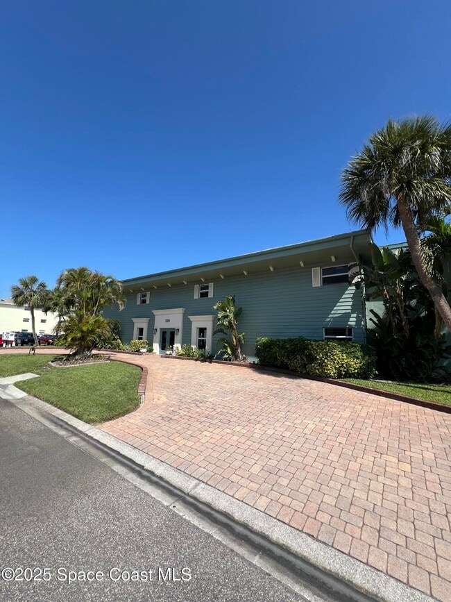 Building Photo - 220 Columbia Dr