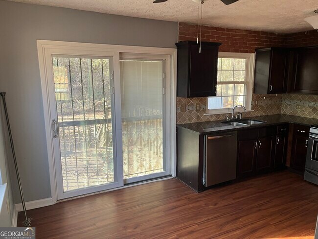 Foto del edificio - 2561 Lewfield Cir SE
