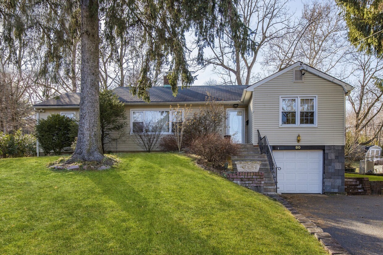 80 Lexington Ave, Oyster Bay, NY 11771 House Rental in Oyster Bay, NY