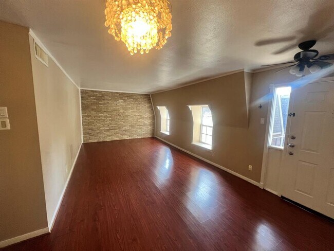 Building Photo - 2601 Marilee Ln