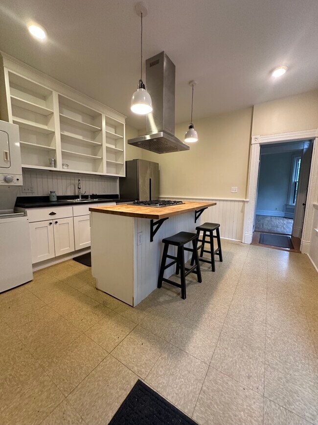 Foto del edificio - 632 Bates Ave