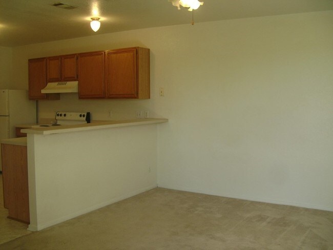 Building Photo - Welcome to 1100 Leslie Circle!