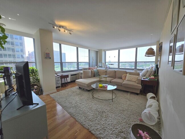 Foto del edificio - 3550 N Lake Shore Dr