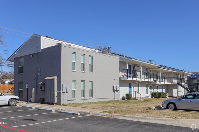 Building Photo - Paddock on Park Row
