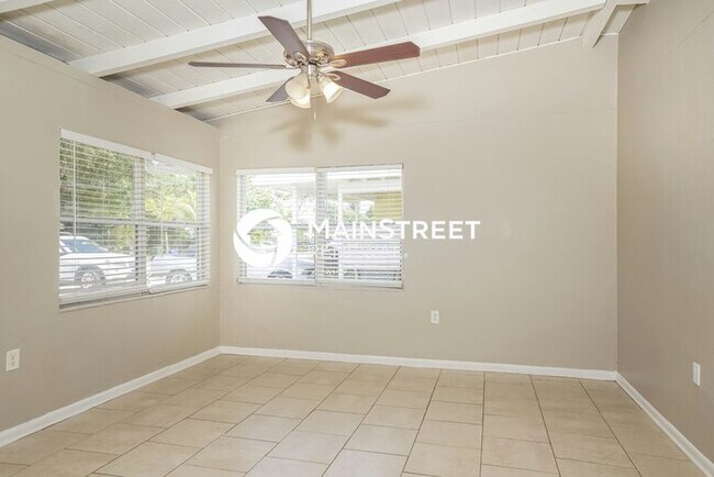 Foto del edificio - 3 Bedroom Pet-Friendly Home in SARASOTA, FL with Main Street Renewal