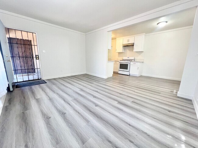 Foto del edificio - Charming Alamitos Beach 1-Bedroom Condo