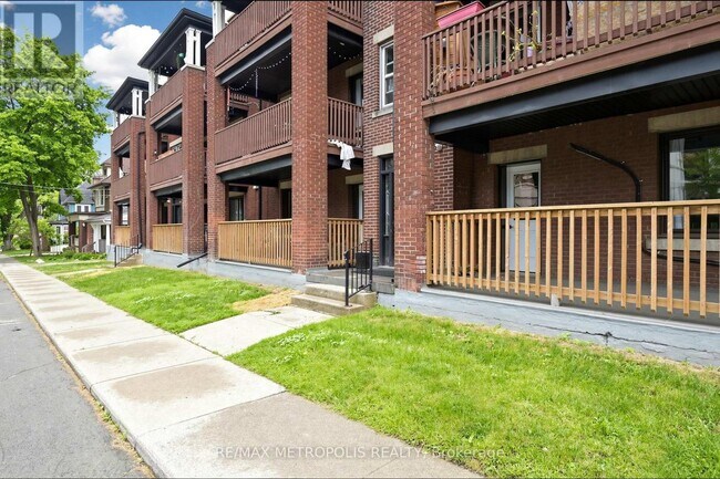 Building Photo - 41 Albert St