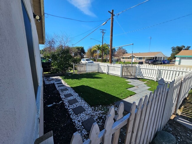 Building Photo - 1+ 1 Bed 1 Bath Cottage in San Jacinto $1425.00