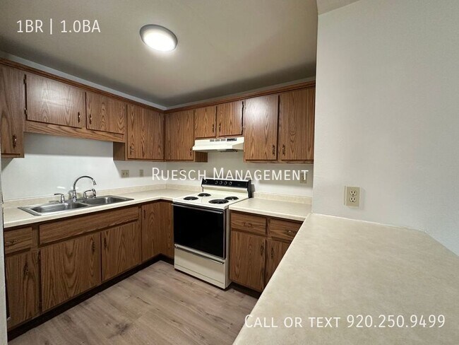 Foto del edificio - Spacious 1 Bedroom 1 Bath Upper Apartment ...