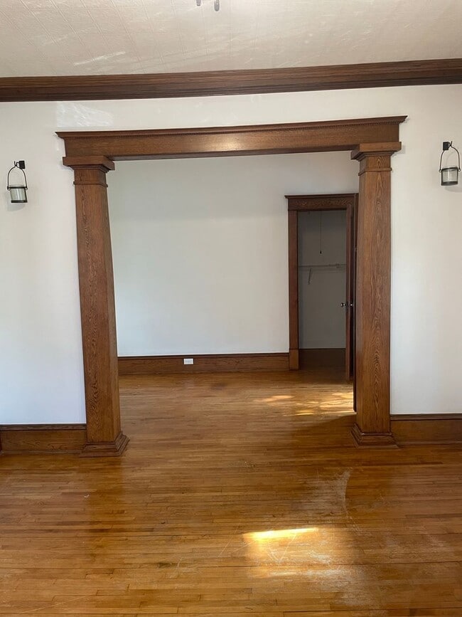 Building Photo - Minneapolis Duplex for Rent