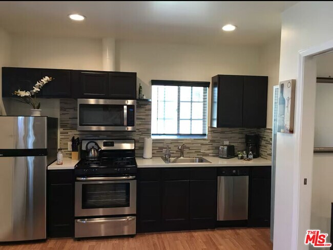 Foto del edificio - 5948 Colfax Ave